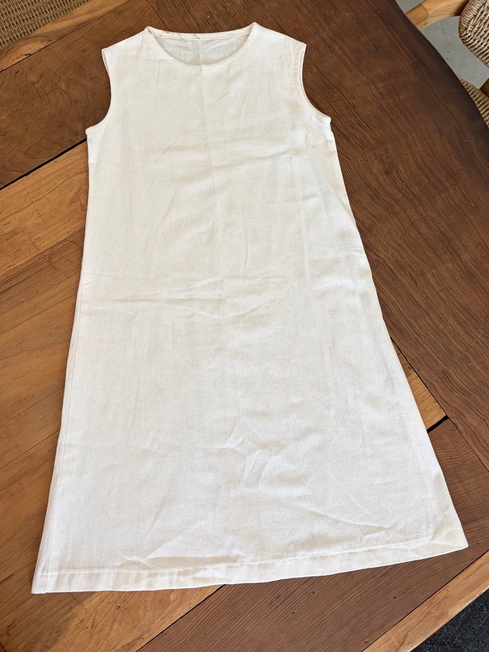 WHITE DRESS - Picture 2 of 5